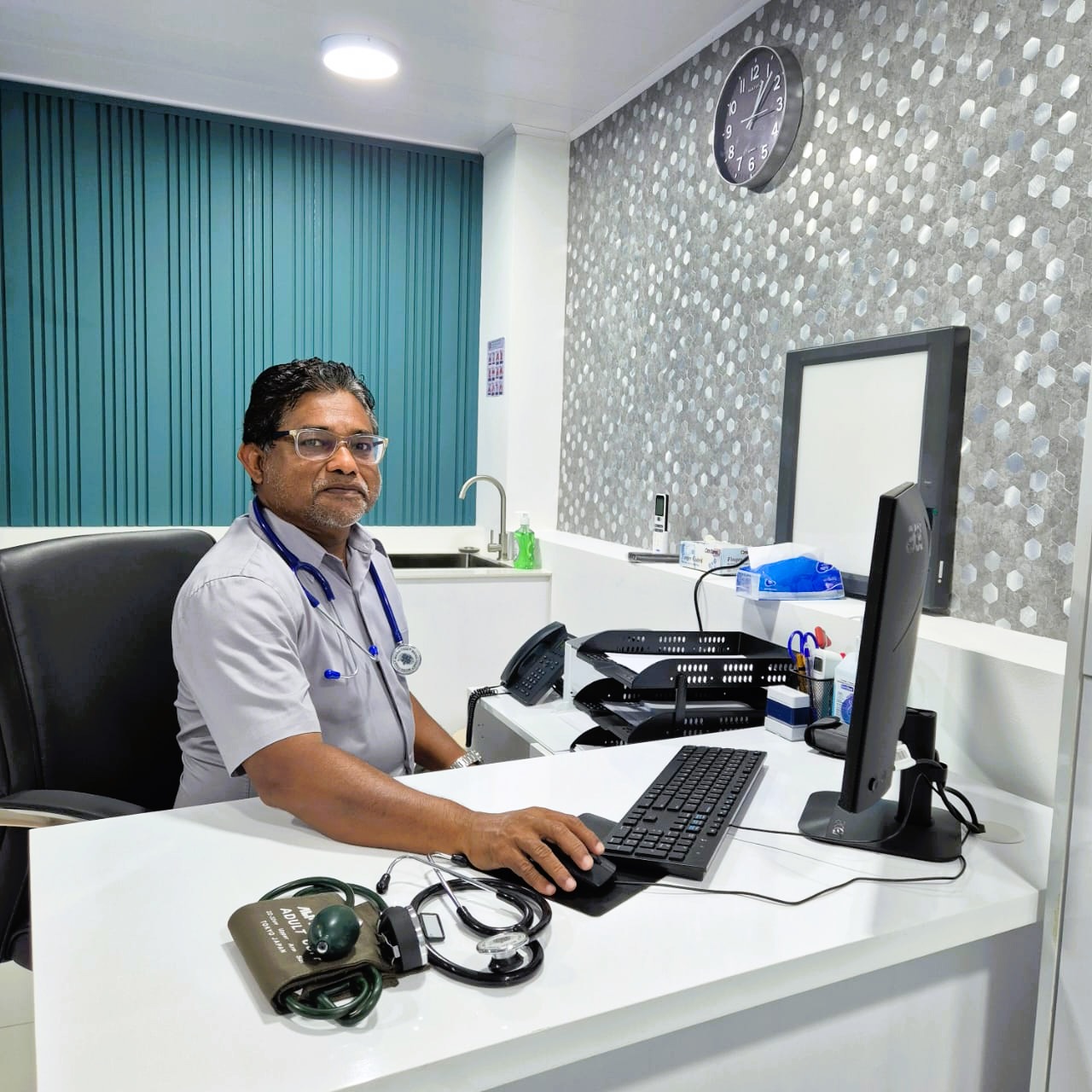 photo of Dr. Dr Muthasim
